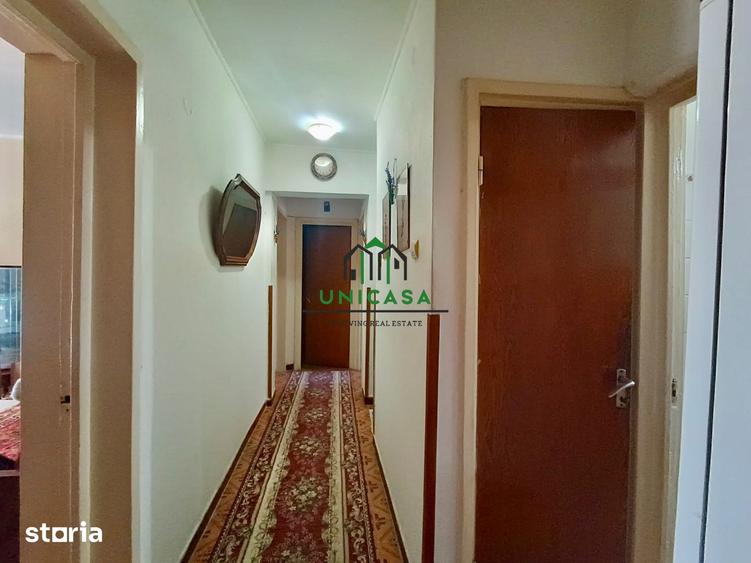 Apartament cu 3 camere semidecomandat în Traian