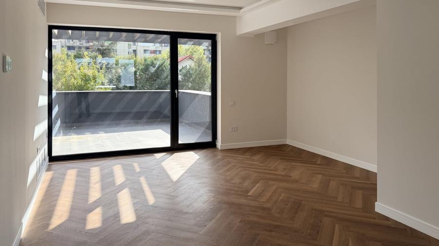 Duplex cu 5 camere cu Canalizare în Voluntari