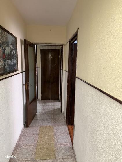 Apartament cu 3 camere decomandat în Astra
