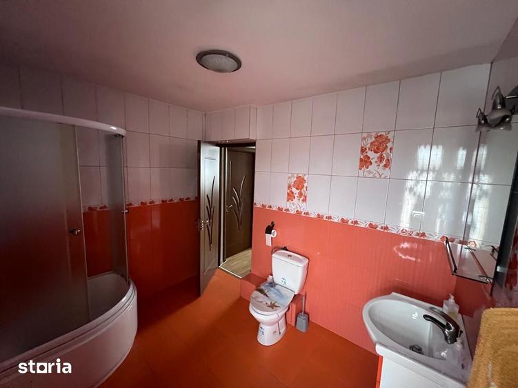 Casă cu 8 camere cu Teren 216 Mp în Afumați