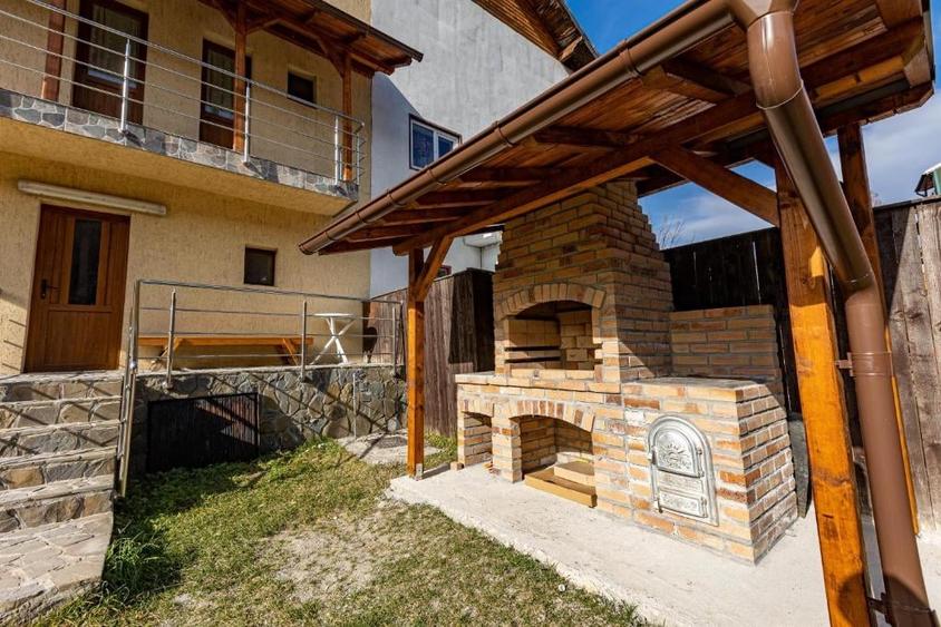 Duplex cu 10 camere cu Teren 250 Mp în Zamora
