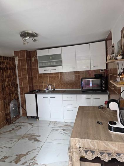 Casă cu 3 camere în Uiești
