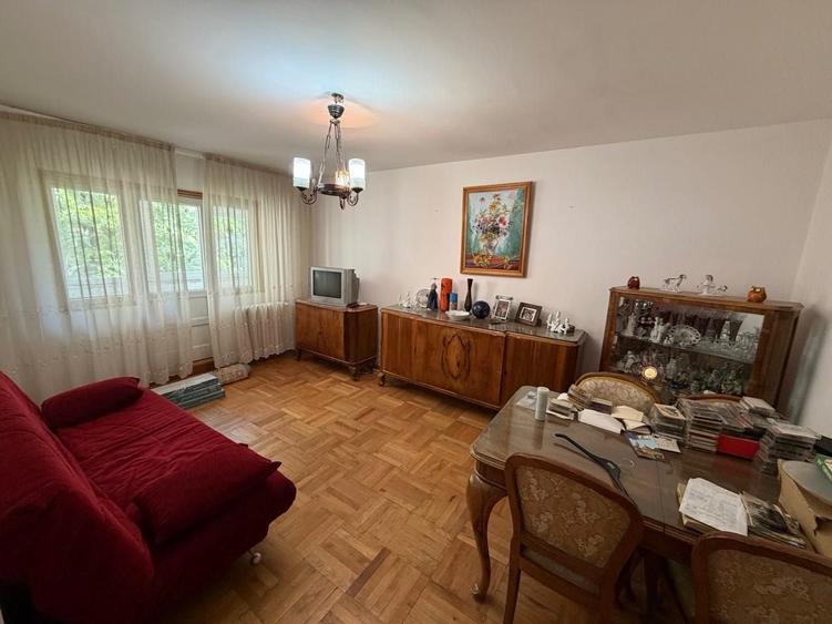 Apartament cu 4 camere decomandat, mobilat în Crângași