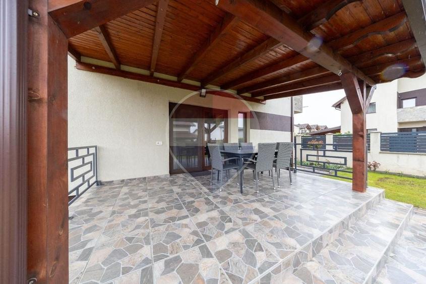 Casă individuală cu 5 camere cu Teren 420 Mp în Tărlungeni