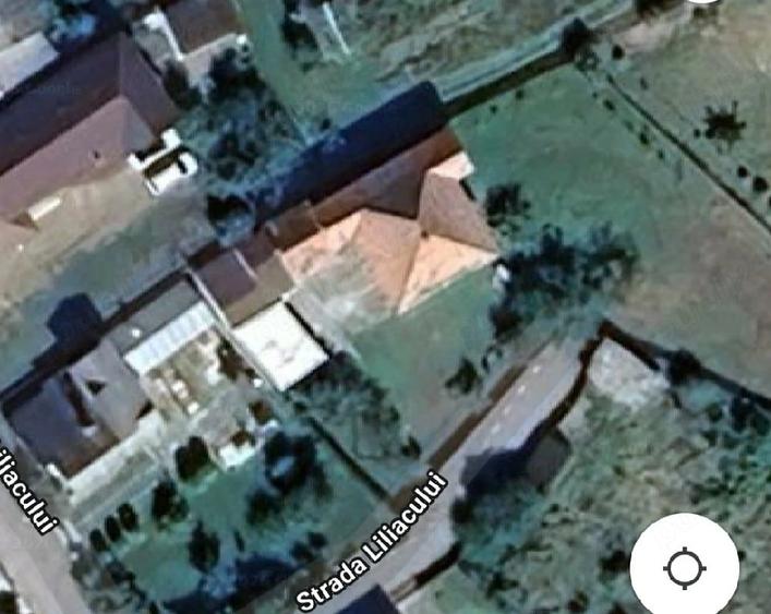 Casă cu 8 camere cu Teren 1500 Mp în Central