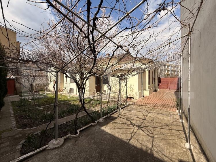 Casă S + P + Pod 200 mp, teren 427 mp, vad auto și pietonal, Centru - 15