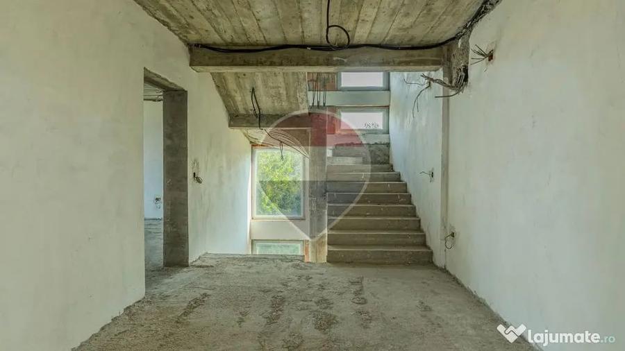Casă cu 7 camere cu Teren 1322 Mp în Bunloc