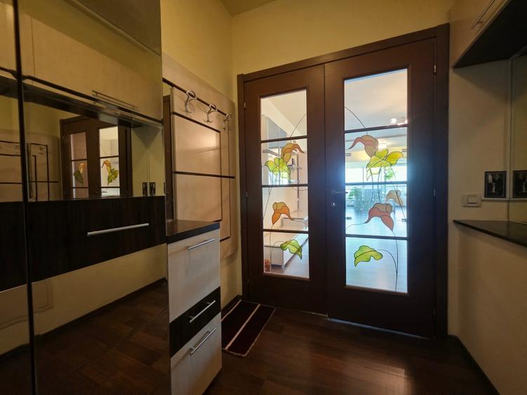 Apartament cu 3 camere semidecomandat în Calea Plevnei