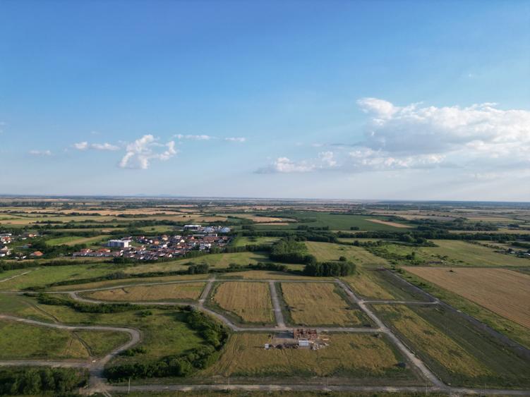Teren Construcții intravilan de 676 mp, în Moșnița Nouă
