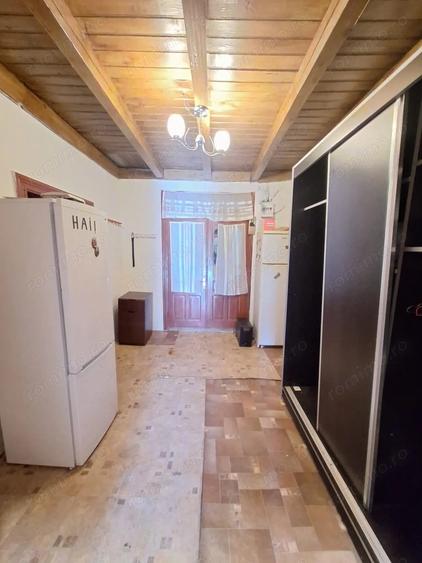 Casă cu 3 camere cu Teren 2420 Mp în Aprozi