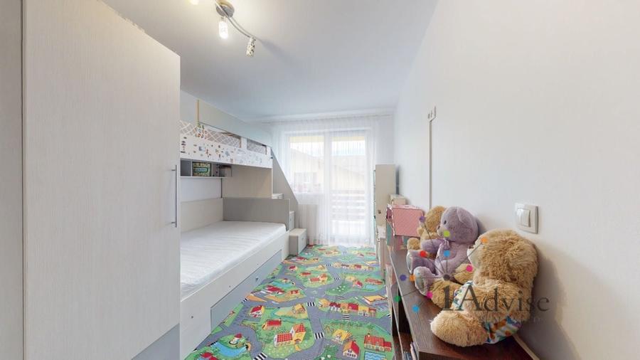 Apartament cu 3 camere decomandat, mobilat în Sânpetru