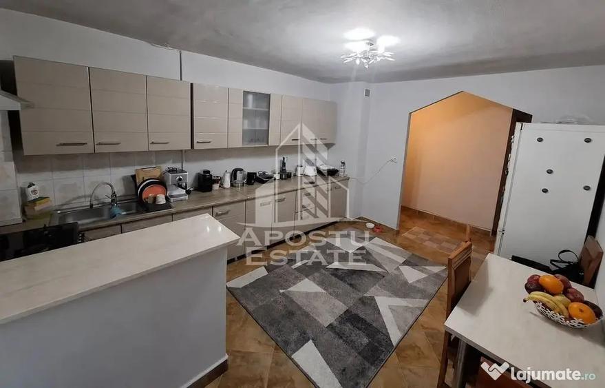 Apartament cu 4 camere decomandat în Mircea cel Bătrân