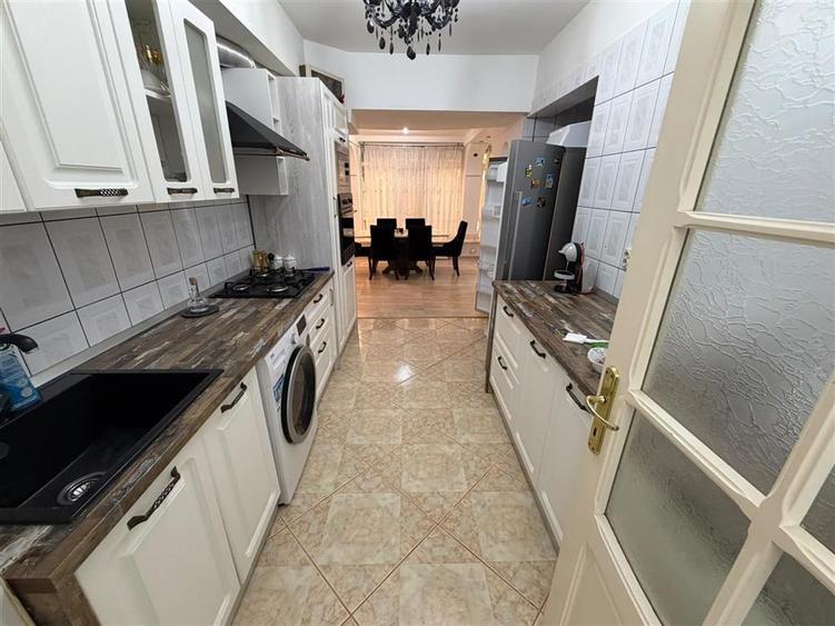 Apartament cu 3 camere decomandat, mobilat în Central