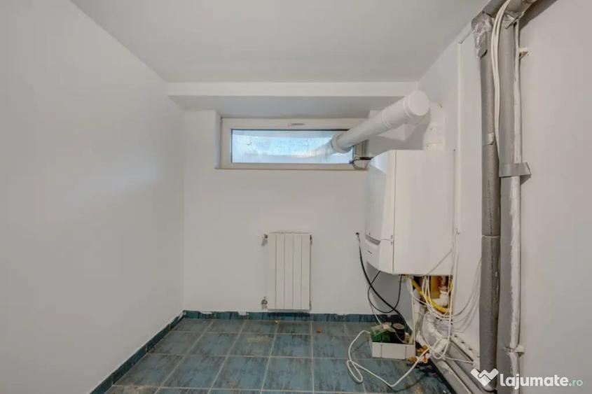 Casă cu 7 camere cu Teren 300 Mp în Uverturii