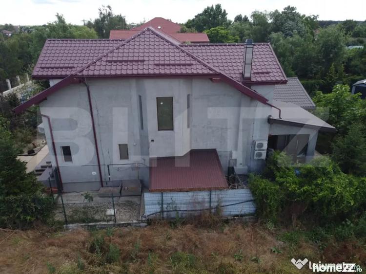 Casă cu 7 camere cu Teren 1170 Mp în Central