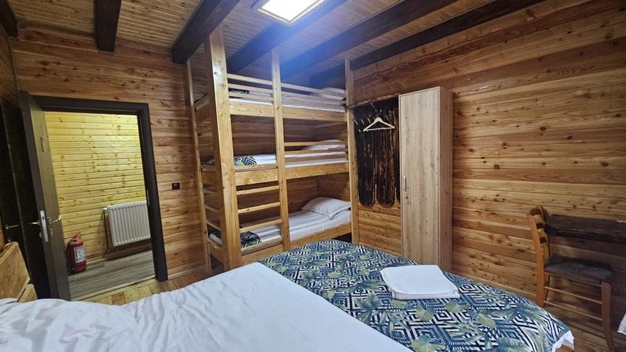 Casă cu 4 camere cu Teren 965 Mp în Vale