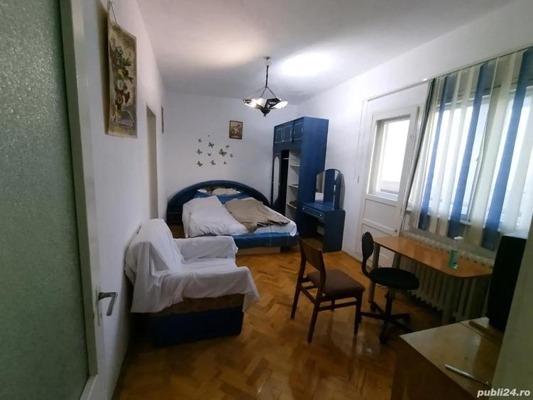 Garsonieră decomandată în Cina
