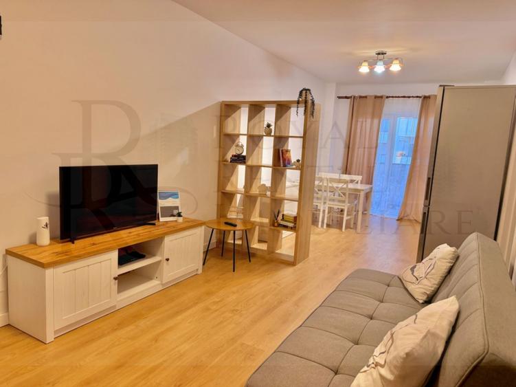 Apartament cu 2 camere semidecomandat, mobilat în Bulgaria