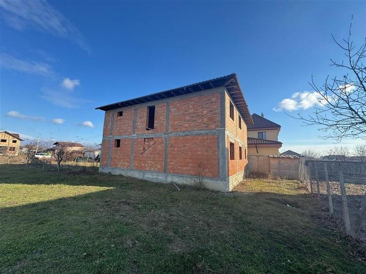 Casă individuală cu 5 camere cu Teren 377 Mp în Câmpineanca