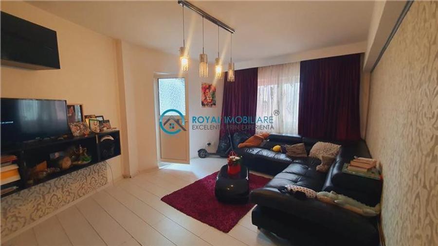 Apartament cu 2 camere decomandat în P-ța Mihai Viteazu