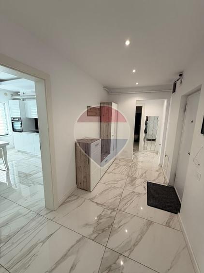 Apartament cu 2 camere decomandat, mobilat în Central