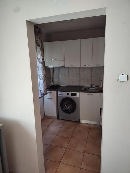 Garsonieră decomandată în Lipovei