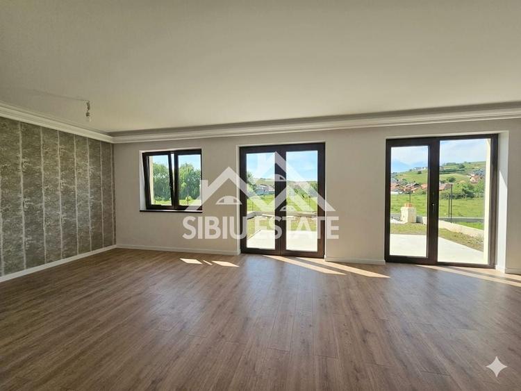 Duplex cu 4 camere cu Canalizare în Șura Mare