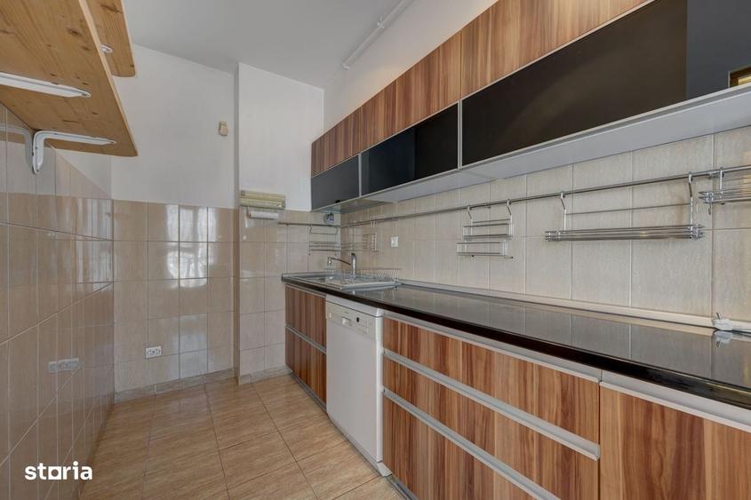 Apartament cu 4 camere decomandat în Titan