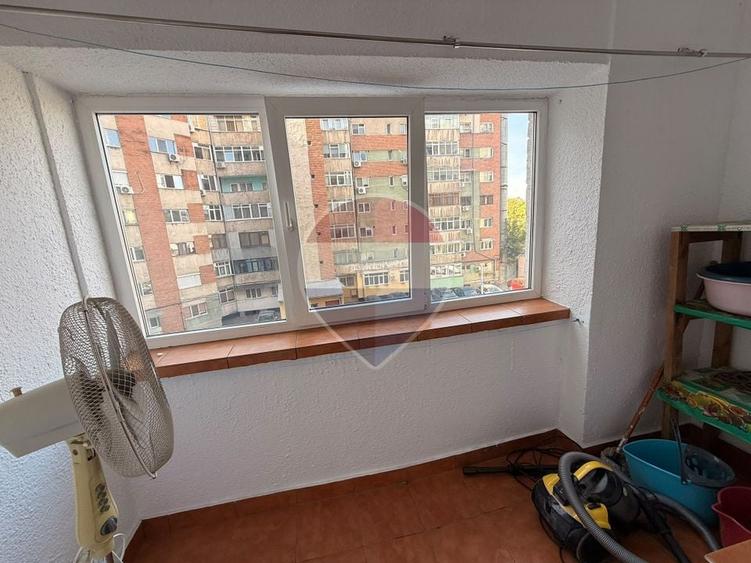 Apartament cu 3 camere decomandat, mobilat în Central