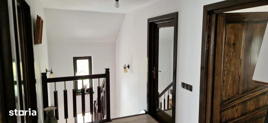 Casă cu 5 camere cu Teren 5400 Mp în Vadu Moldovei