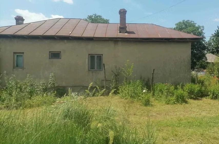 Casă cu Teren 2700 Mp în Cocorăștii Colț