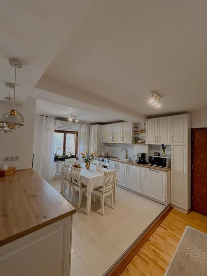 Apartament cu 4 camere semidecomandat, mobilat în Mărăști
