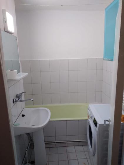 Apartament cu 2 camere decomandat în Arefu