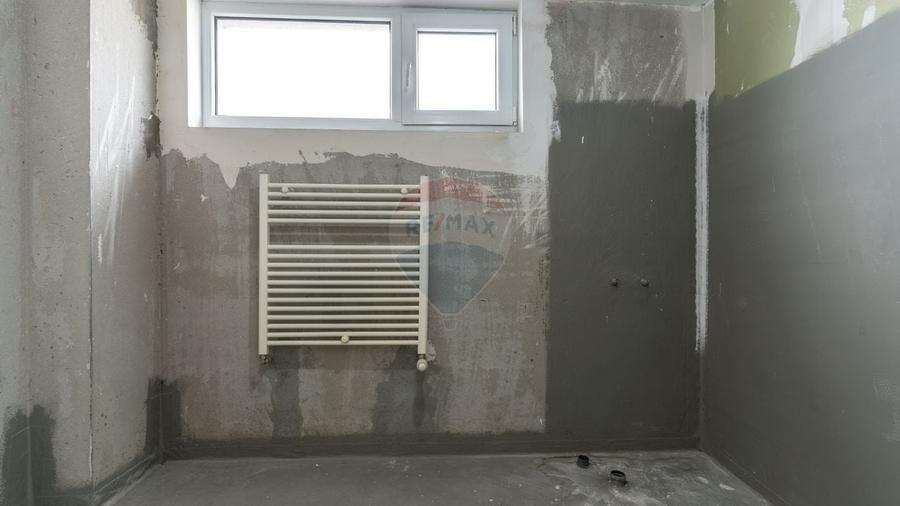 Penthouse cu 4 camere semidecomandat în Semicentral