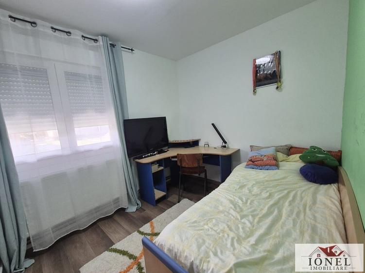 Casă individuală cu 3 camere cu Teren 1439 Mp în Est