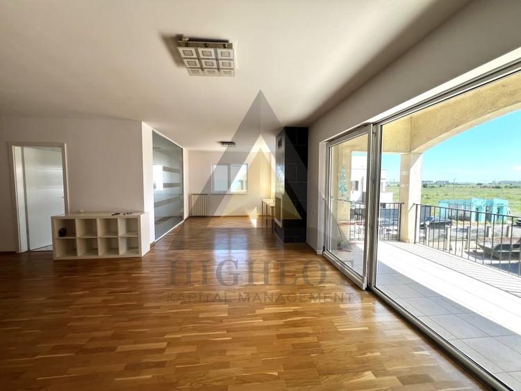 Apartament cu 4 camere decomandat, mobilat în Iancu Nicolae