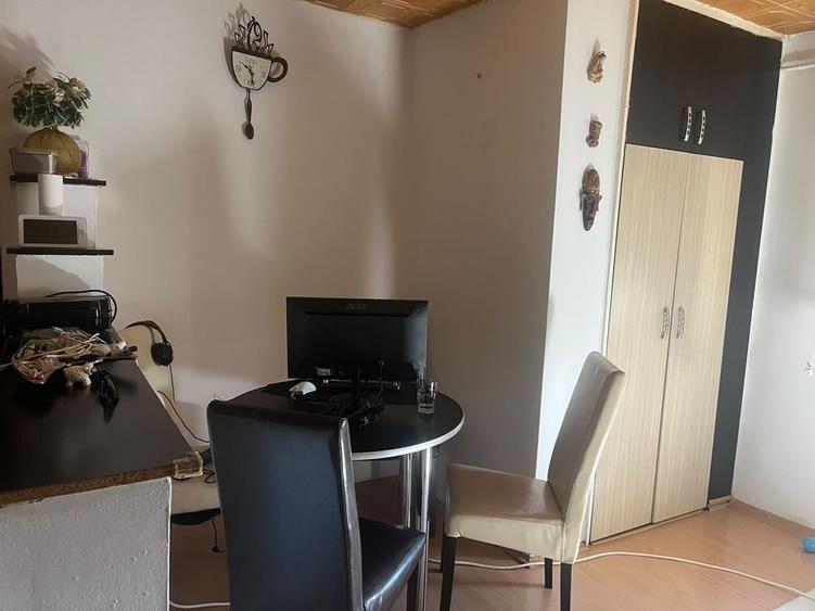 Apartament cu 2 camere semidecomandat în Rovine