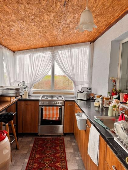 Casă individuală cu 6 camere cu Teren 500 Mp în Periferie
