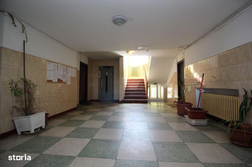 Apartament cu 3 camere semidecomandat în Titan