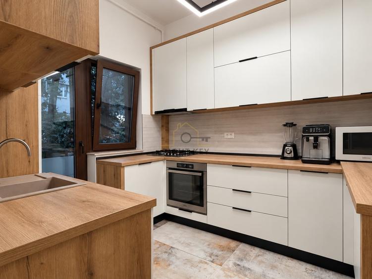 Apartament cu 3 camere decomandat, mobilat în Capitale