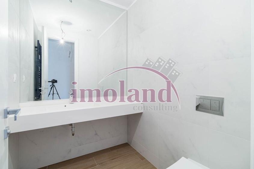 Apartament cu 4 camere semidecomandat în Barbu Văcărescu