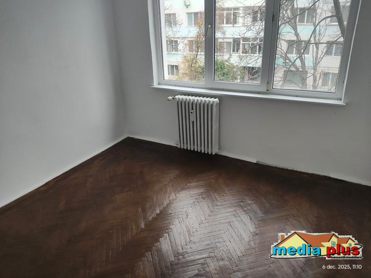 Apartament 3 camere semidecomandat Centru, etaj 3 - 4
