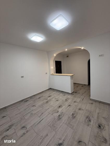 Apartament cu 3 camere în Tei