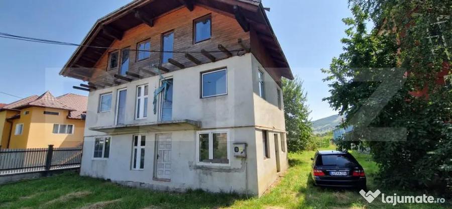 Casă cu 5 camere cu Teren 1500 Mp în Unirea