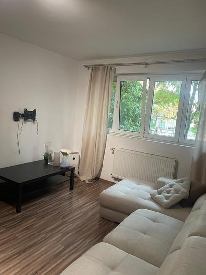 Apartament cu 2 camere decomandat, mobilat în P-ța Victoriei