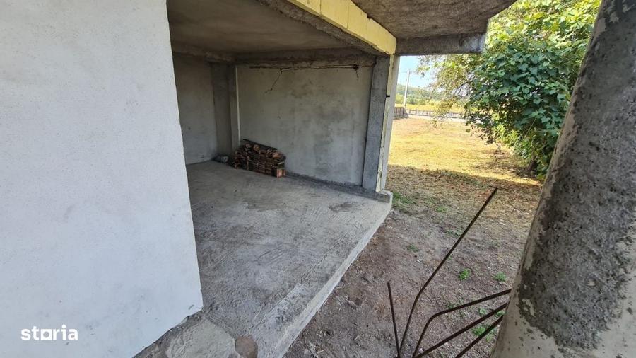 Casă cu 4 camere în Borlești