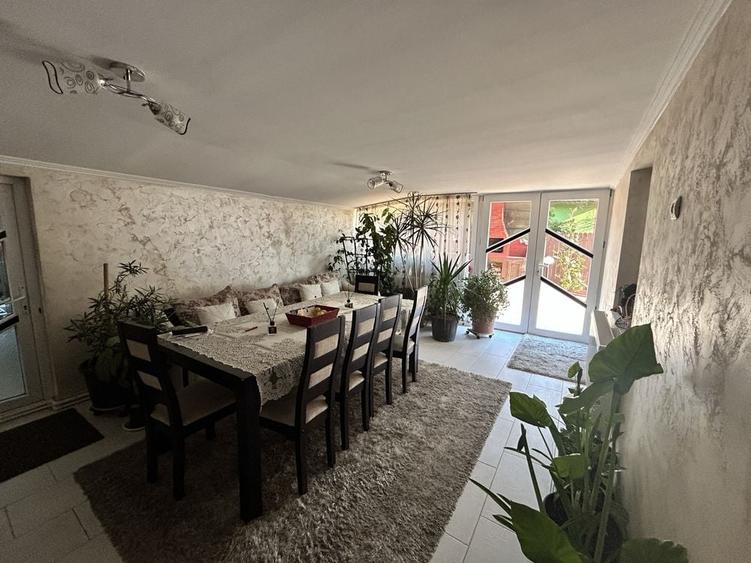 Casă cu 4 camere în Mihăești