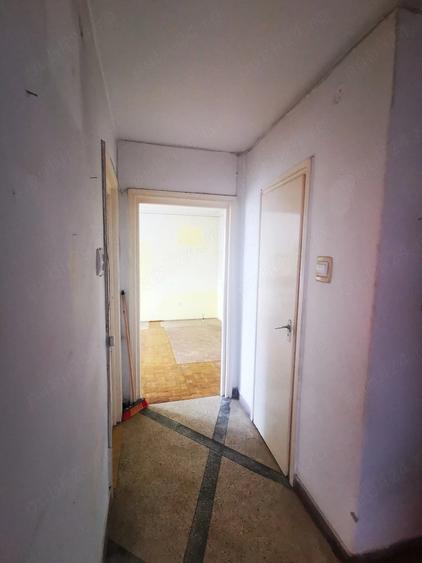 Apartament cu 2 camere decomandat în P-ța Mihai Viteazul