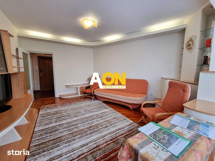Apartament cu 3 camere decomandat în Cetate