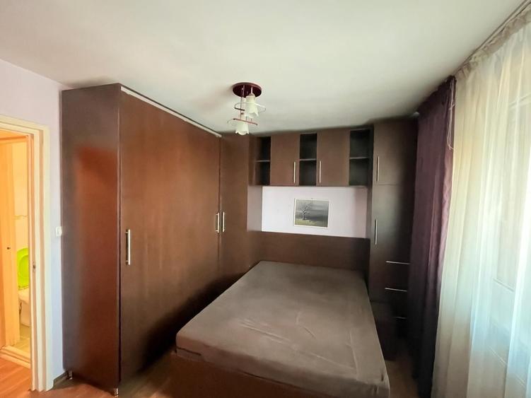 Apartament cu 3 camere decomandat, mobilat în Central
